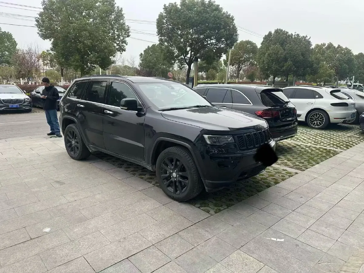 2017 Jeep Grand Cherokee 3.0L 234HP V6 8AT,autocango,china used car exporter,china ev exporter,chinese used car exporter,chinese used ev exporter