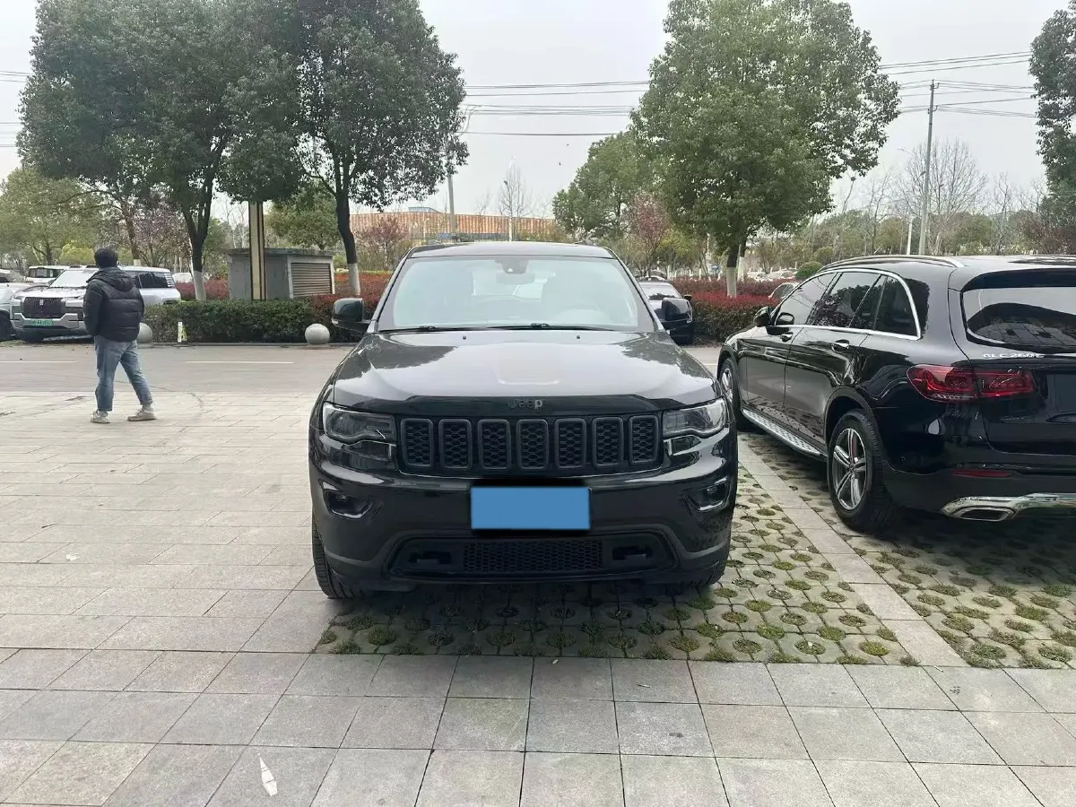 2017 Jeep Grand Cherokee 3.0L 234HP V6 8AT,autocango,china used car exporter,china ev exporter,chinese used car exporter,chinese used ev exporter