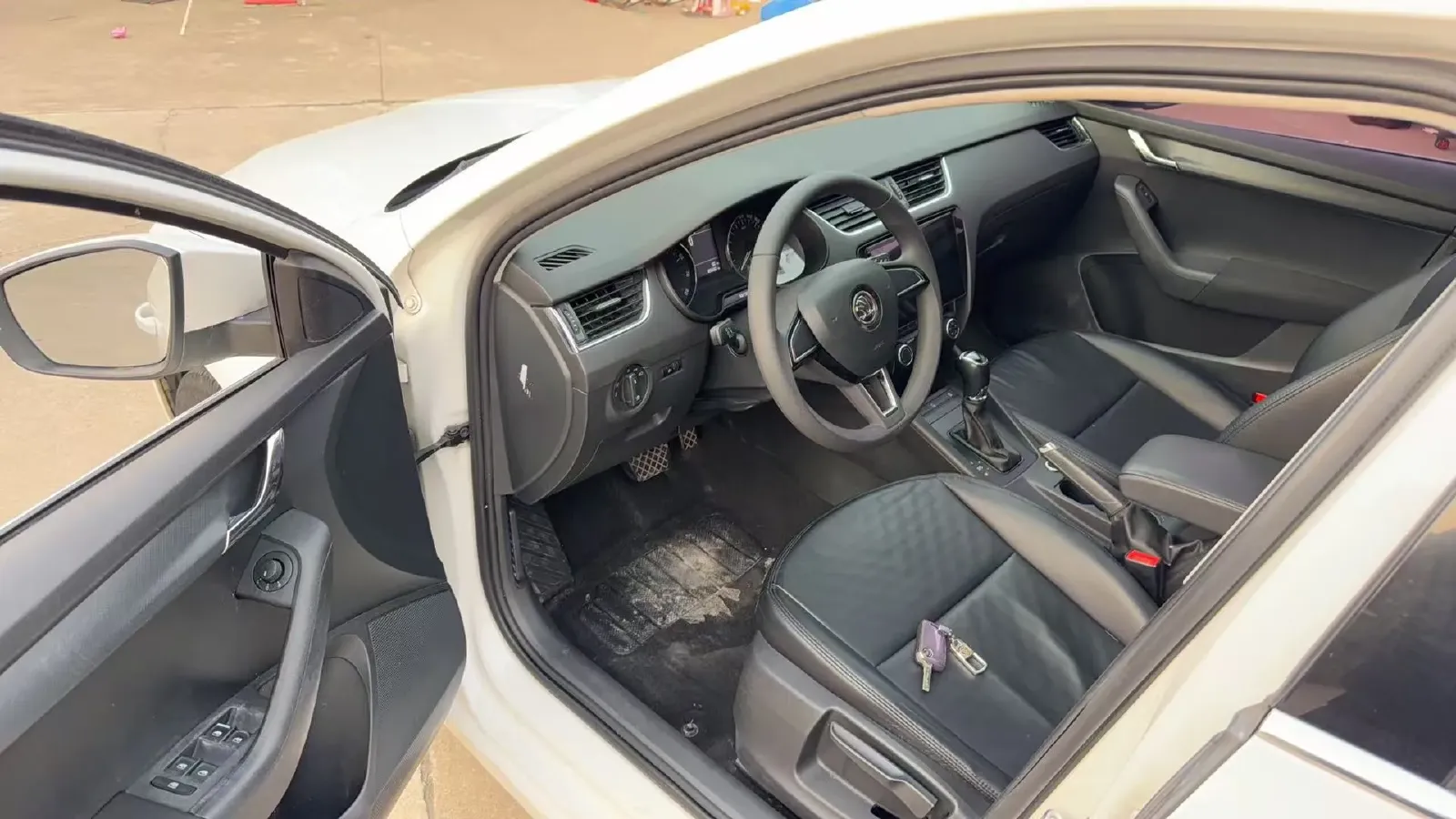 2017 Skoda Octavia 1.6L 110HP L4 6AT,autocango,china used car exporter,china ev exporter,chinese used car exporter,chinese used ev exporter