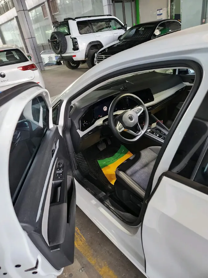 2021 Volkswagen Golf 1.2T 116HP L4 7DCT,autocango,china used car exporter,china ev exporter,chinese used car exporter,chinese used ev exporter