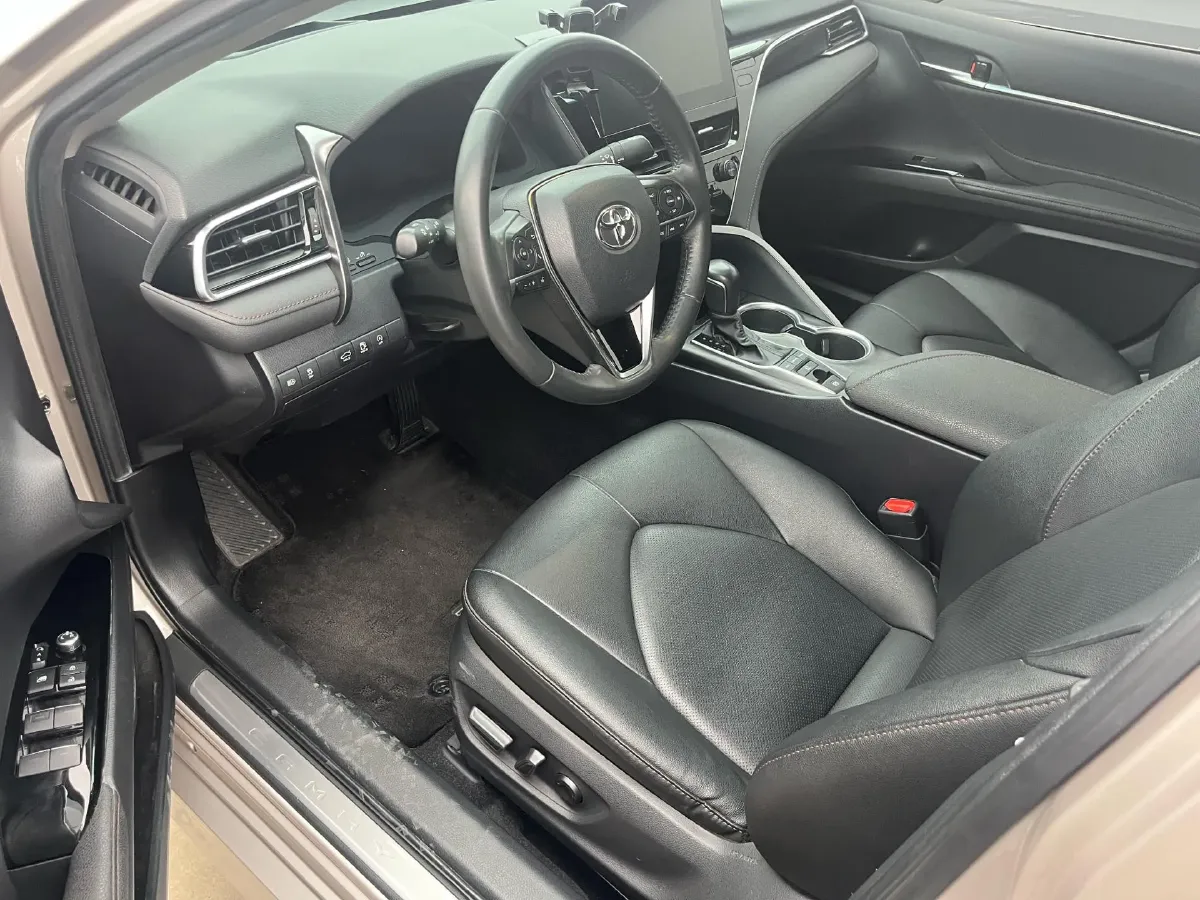 2021 Toyota Camry 2.5L 209HP L4 8AT,autocango,china used car exporter,china ev exporter,chinese used car exporter,chinese used ev exporter