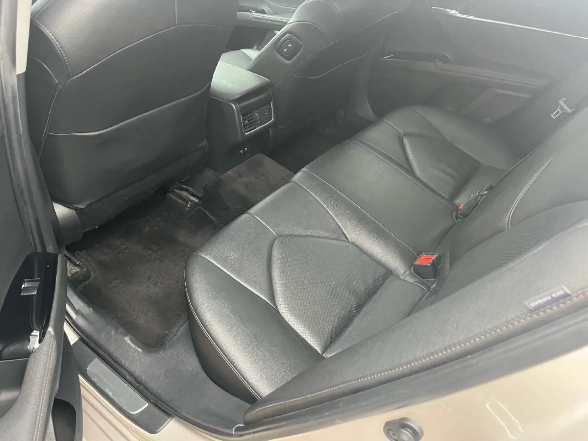 2021 Toyota Camry 2.5L 209HP L4 8AT,autocango,china used car exporter,china ev exporter,chinese used car exporter,chinese used ev exporter