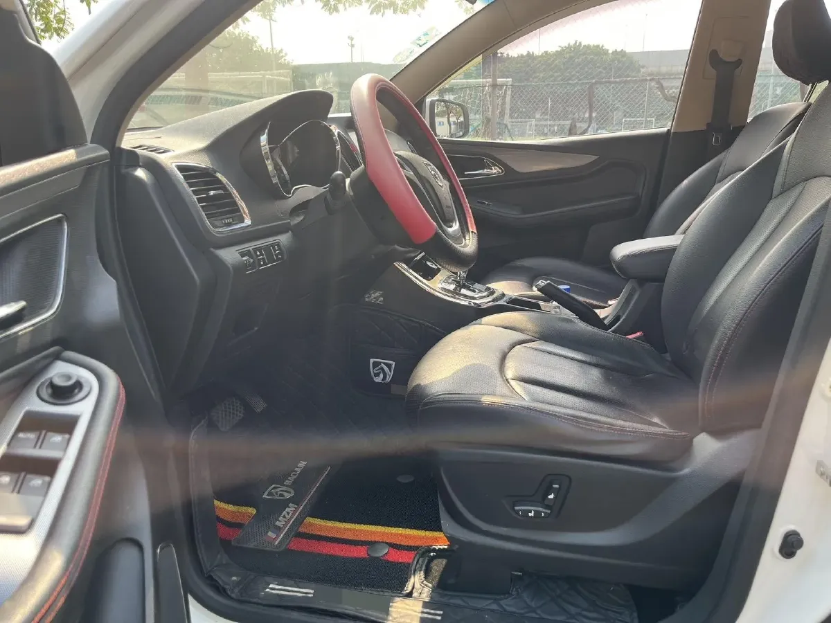 2016 BaoJun 560 1.5T 150HP L4 6MT,autocango,china used car exporter,china ev exporter,chinese used car exporter,chinese used ev exporter