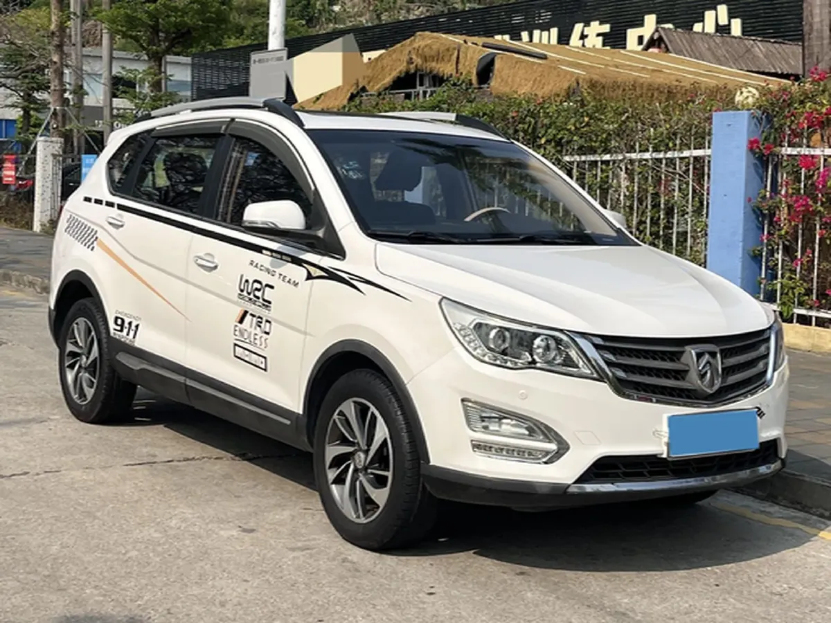 2016 BaoJun 560 1.5T 150HP L4 6MT,autocango,china used car exporter,china ev exporter,chinese used car exporter,chinese used ev exporter