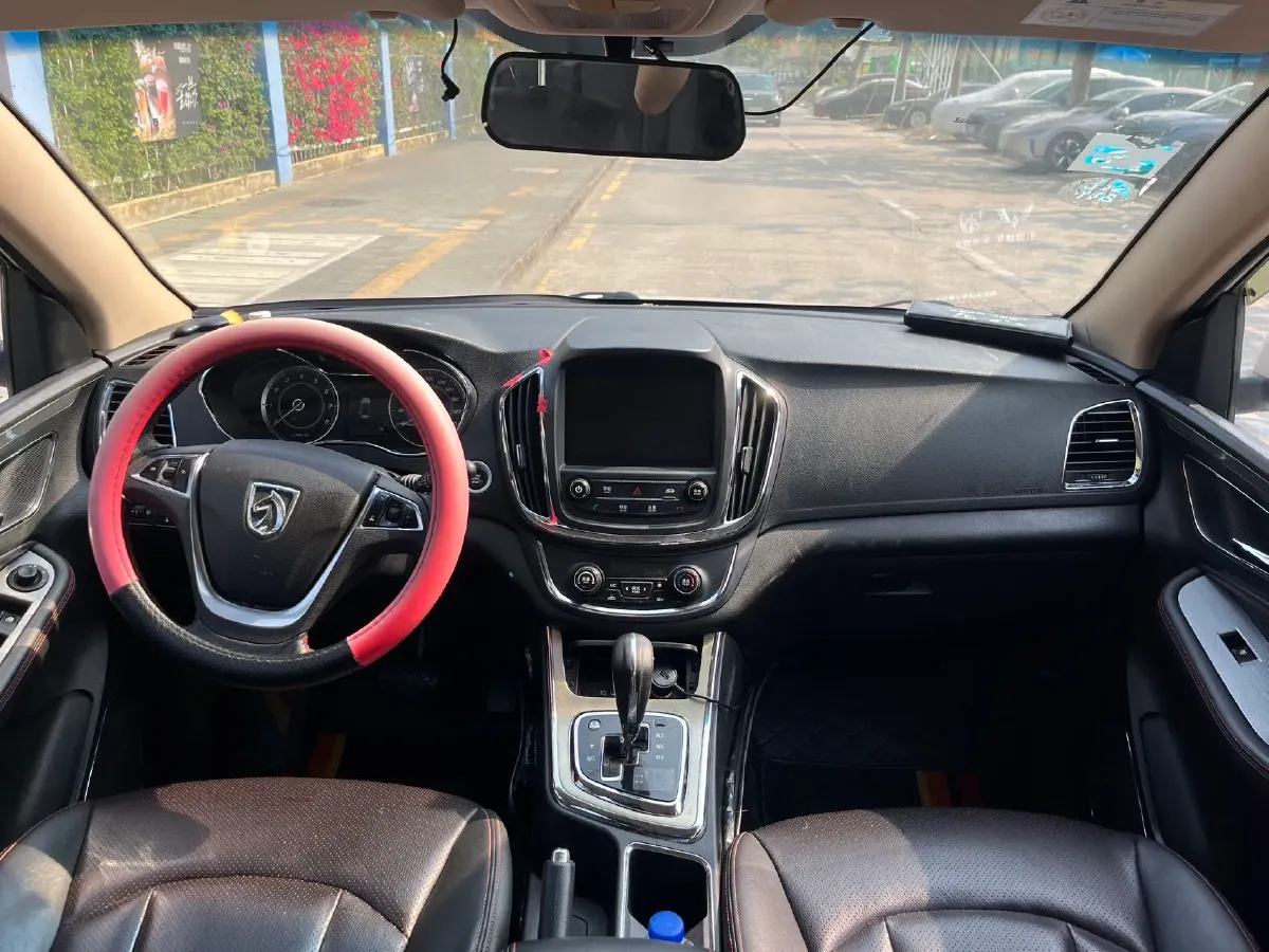 2016 BaoJun 560 1.5T 150HP L4 6MT,autocango,china used car exporter,china ev exporter,chinese used car exporter,chinese used ev exporter