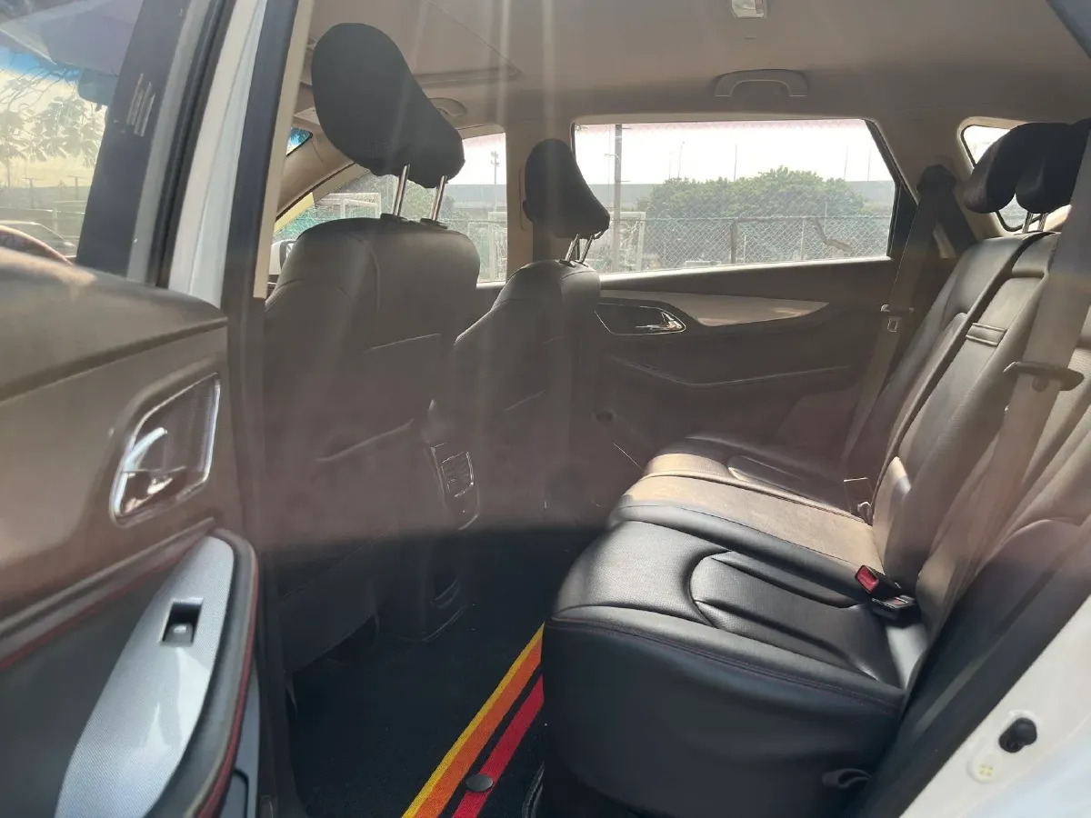 2016 BaoJun 560 1.5T 150HP L4 6MT,autocango,china used car exporter,china ev exporter,chinese used car exporter,chinese used ev exporter