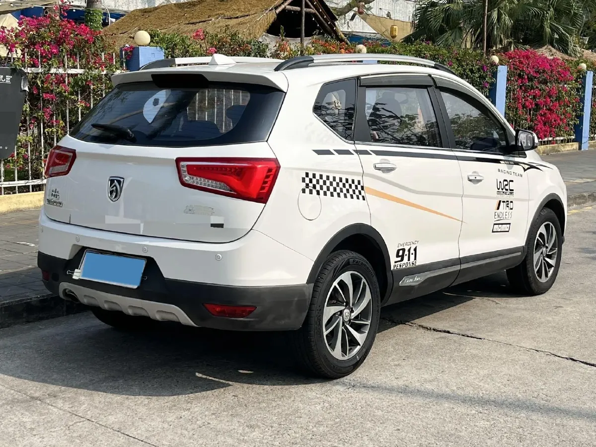 2016 BaoJun 560 1.5T 150HP L4 6MT,autocango,china used car exporter,china ev exporter,chinese used car exporter,chinese used ev exporter