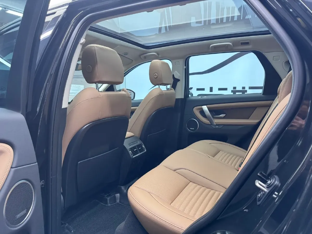 2025 Land Rover Discovery Sport 2.0T 249HP L4 9AT,autocango,china used car exporter,china ev exporter,chinese used car exporter,chinese used ev exporter