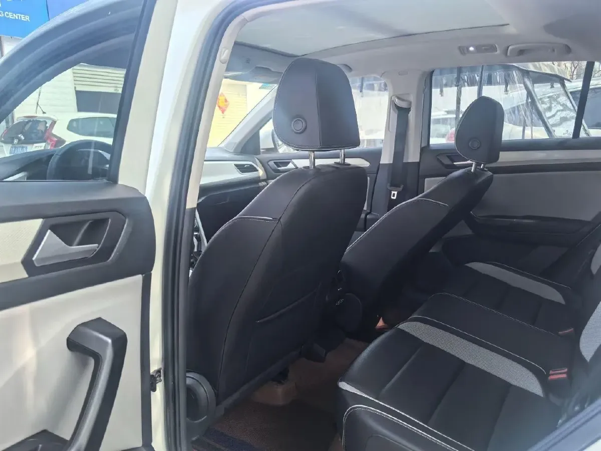 2023 Volkswagen T-Roc 1.4T 150HP L4 7DCT,autocango,china used car exporter,china ev exporter,chinese used car exporter,chinese used ev exporter