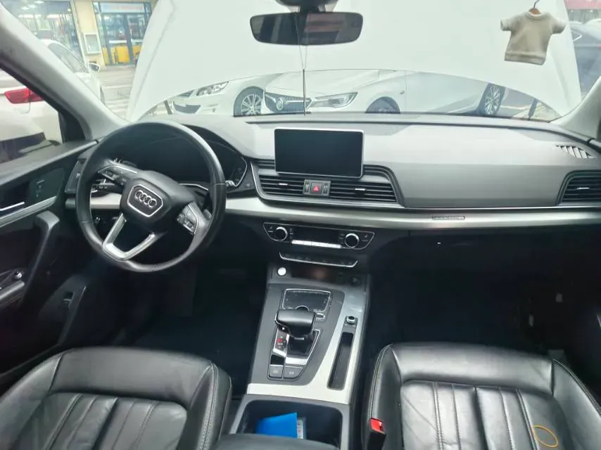 2020 Audi Q5L 2.0T 190HP L4 7DCT,autocango,china used car exporter,china ev exporter,chinese used car exporter,chinese used ev exporter