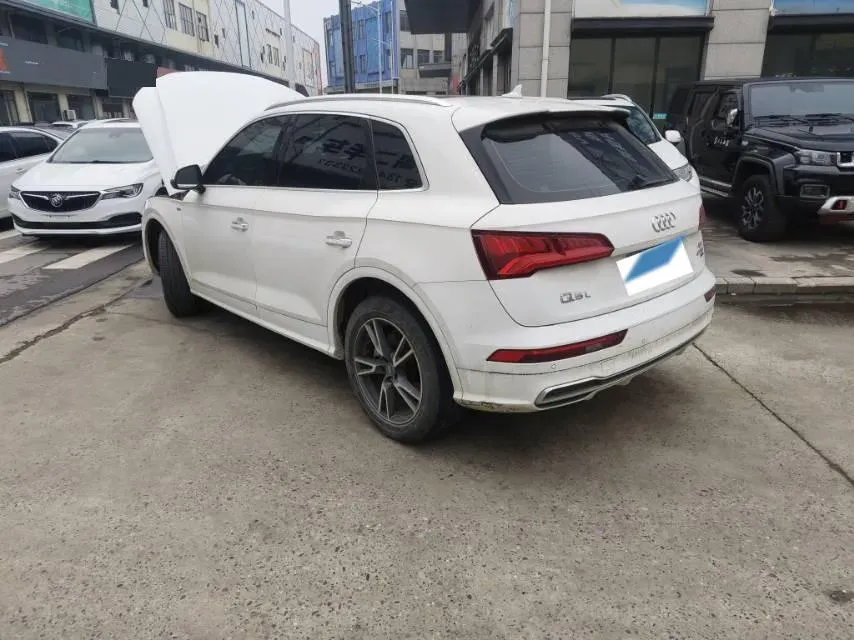 2020 Audi Q5L 2.0T 190HP L4 7DCT,autocango,china used car exporter,china ev exporter,chinese used car exporter,chinese used ev exporter