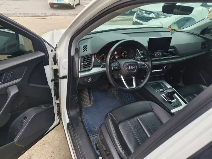 2020 Audi Q5L 2.0T 190HP L4 7DCT,autocango,china used car exporter,china ev exporter,chinese used car exporter,chinese used ev exporter