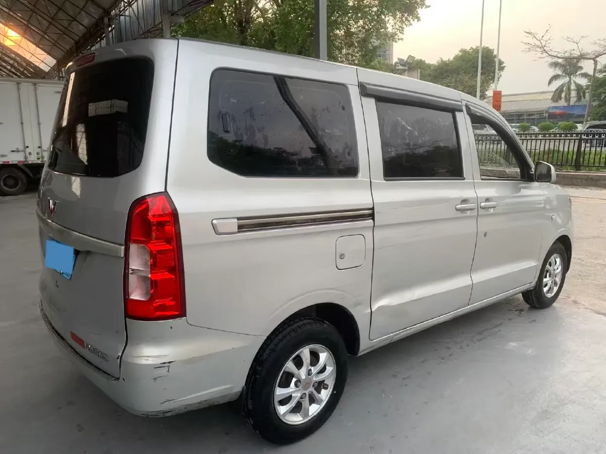 2019 WuLing HongGuang V 1.5L 99HP L4 6MT,autocango,china used car exporter,china ev exporter,chinese used car exporter,chinese used ev exporter