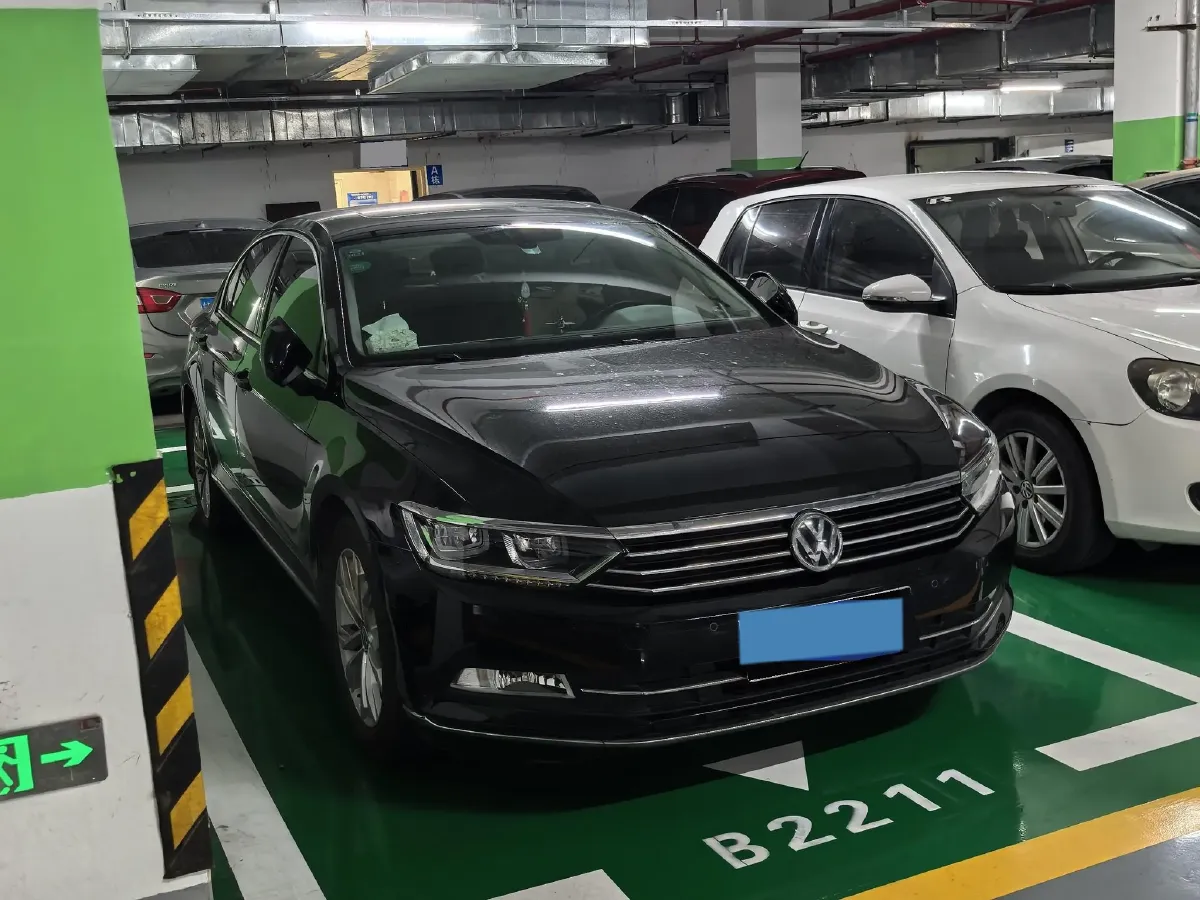 2019 Volkswagen Magotan 2.0T 186HP L4 7DCT,autocango,china used car exporter,china ev exporter,chinese used car exporter,chinese used ev exporter
