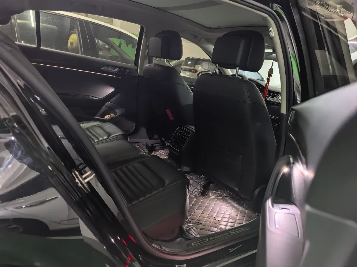 2019 Volkswagen Magotan 2.0T 186HP L4 7DCT,autocango,china used car exporter,china ev exporter,chinese used car exporter,chinese used ev exporter