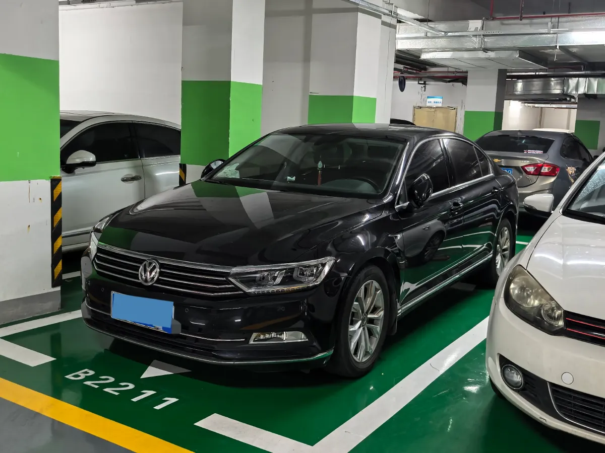 2019 Volkswagen Magotan 2.0T 186HP L4 7DCT,autocango,china used car exporter,china ev exporter,chinese used car exporter,chinese used ev exporter