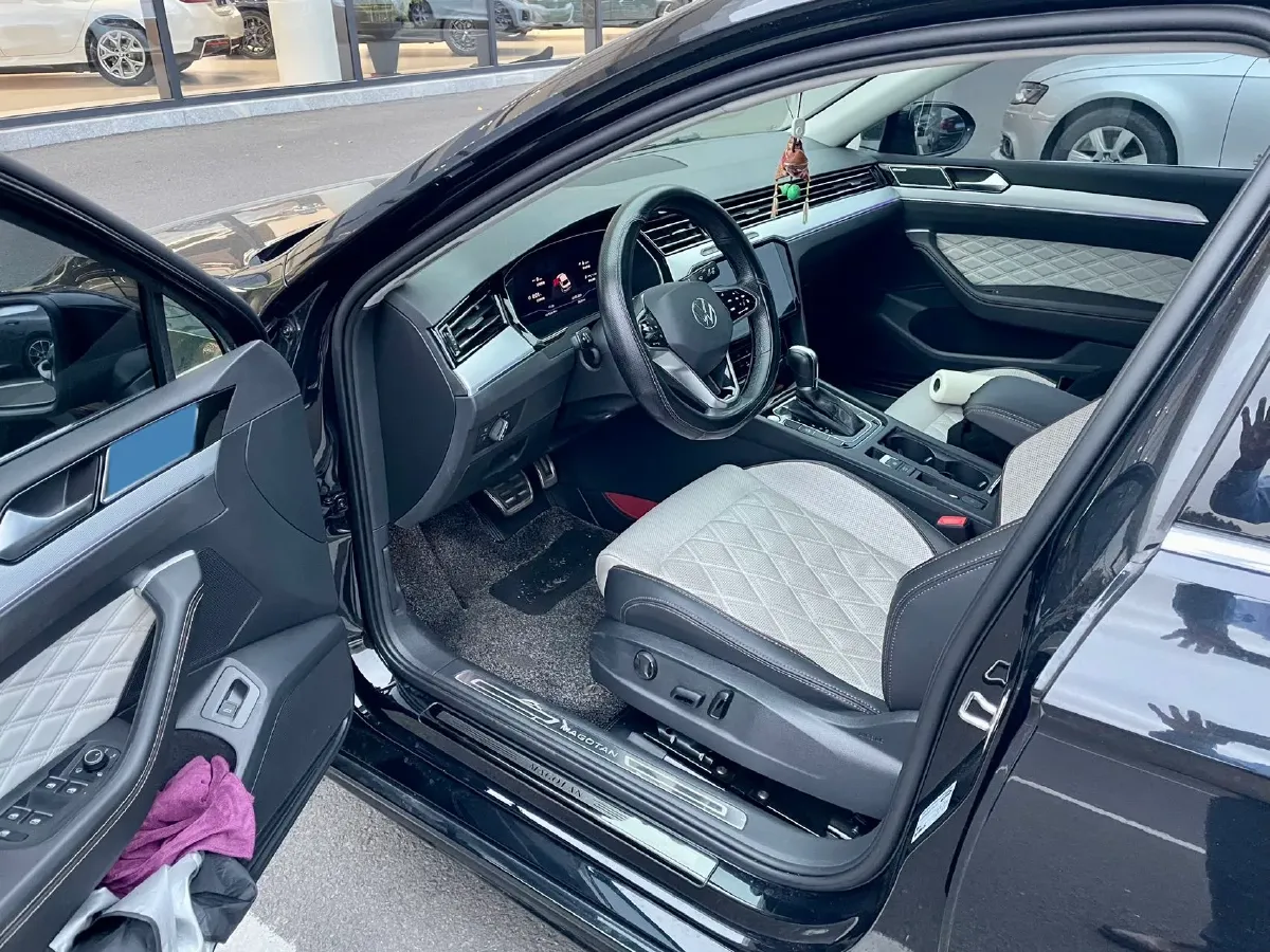 2023 Volkswagen Magotan 2.0T 186HP L4 7DCT,autocango,china used car exporter,china ev exporter,chinese used car exporter,chinese used ev exporter