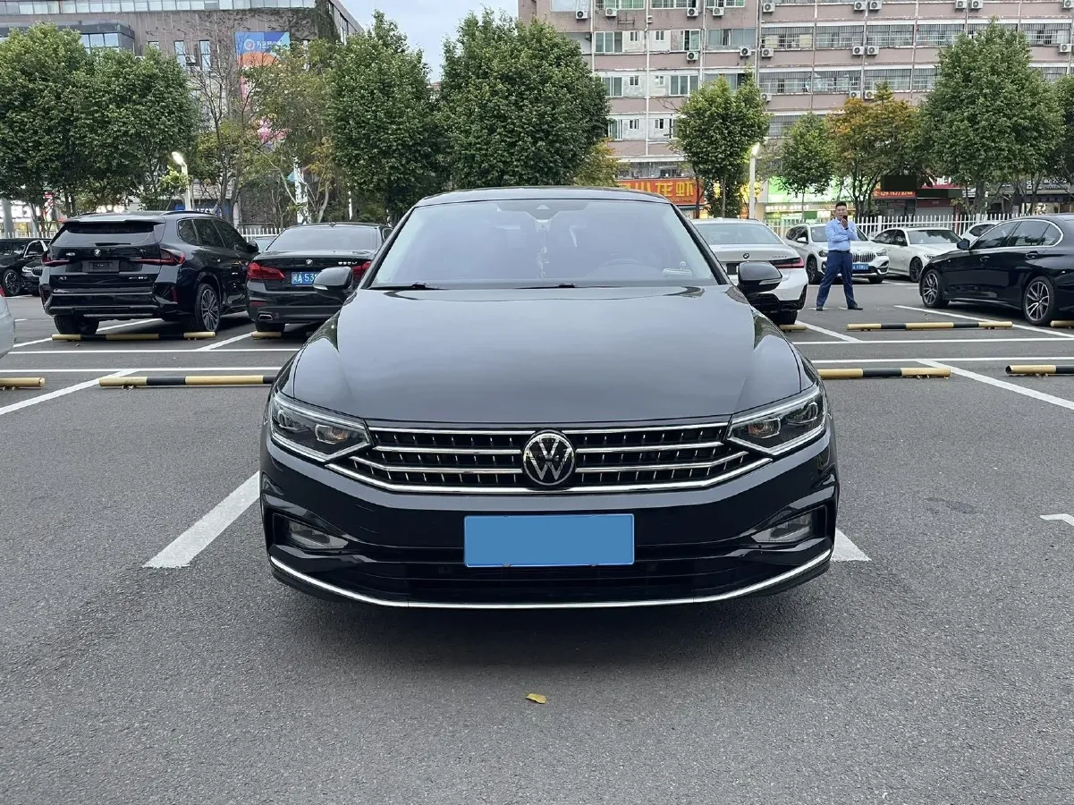 2023 Volkswagen Magotan 2.0T 186HP L4 7DCT,autocango,china used car exporter,china ev exporter,chinese used car exporter,chinese used ev exporter
