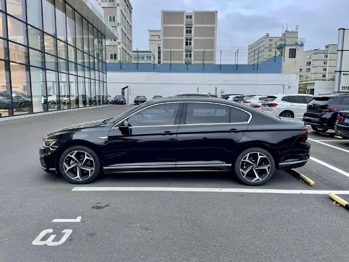 2023 Volkswagen Magotan 2.0T 186HP L4 7DCT,autocango,china used car exporter,china ev exporter,chinese used car exporter,chinese used ev exporter