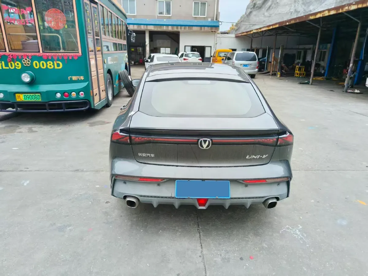 2022 ChangAn UNI-V 1.5T 188HP L4 7DCT,autocango,china used car exporter,china ev exporter,chinese used car exporter,chinese used ev exporter