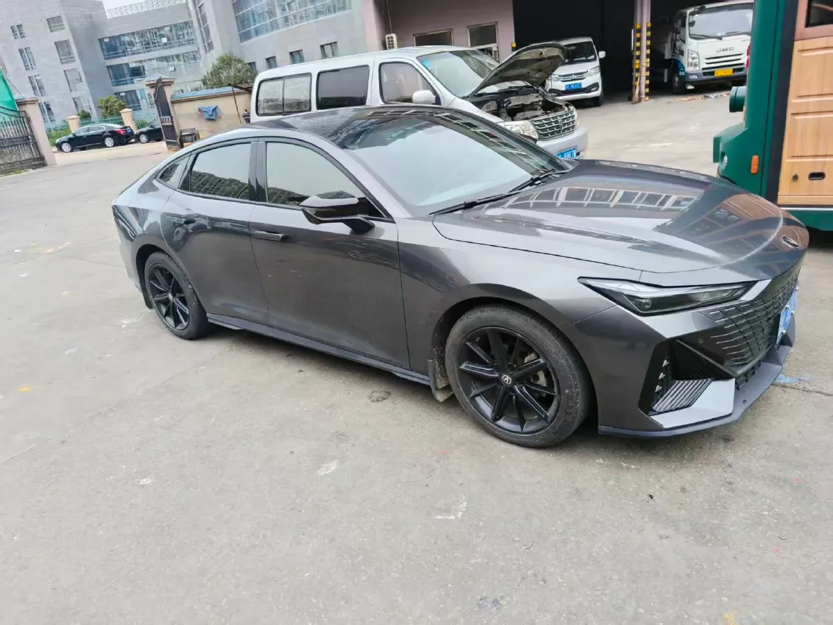 2022 ChangAn UNI-V 1.5T 188HP L4 7DCT,autocango,china used car exporter,china ev exporter,chinese used car exporter,chinese used ev exporter