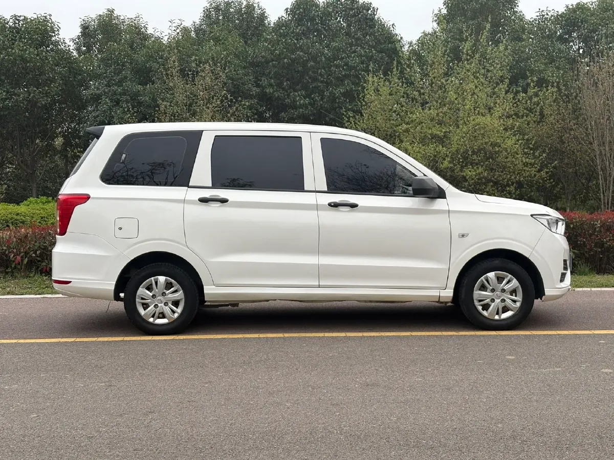 2019 WuLing HongGuang 1.5L 105HP L4 5MT,autocango,china used car exporter,china ev exporter,chinese used car exporter,chinese used ev exporter