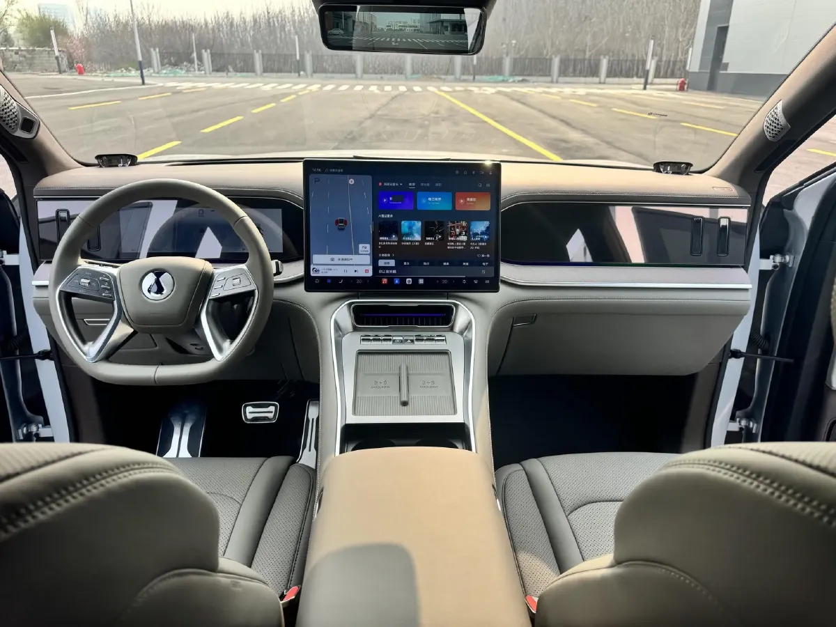 2025 Denza DenzaN9 2.0T 207HP L4 E-CVT PHEV,autocango,china used car exporter,china ev exporter,chinese used car exporter,chinese used ev exporter