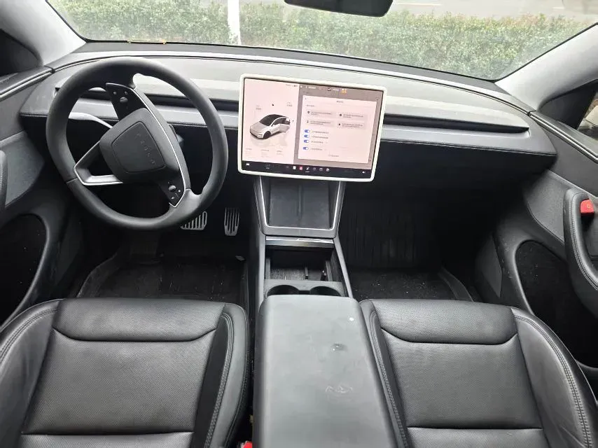 2025 Tesla Model Y BEV 62.5KWH,autocango,china used car exporter,china ev exporter,chinese used car exporter,chinese used ev exporter