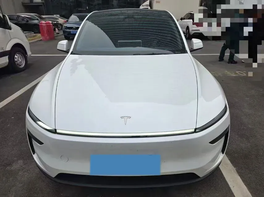 2025 Tesla Model Y BEV 62.5KWH,autocango,china used car exporter,china ev exporter,chinese used car exporter,chinese used ev exporter