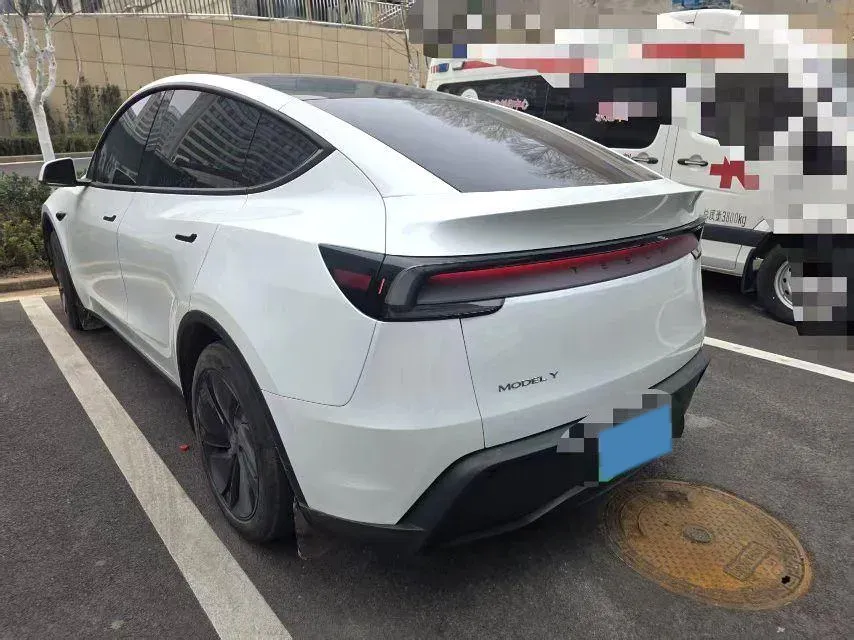 2025 Tesla Model Y BEV 62.5KWH,autocango,china used car exporter,china ev exporter,chinese used car exporter,chinese used ev exporter