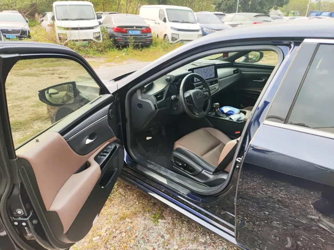 2023 Lexus ES 2.0L 173HP L4 CVT,autocango,china used car exporter,china ev exporter,chinese used car exporter,chinese used ev exporter