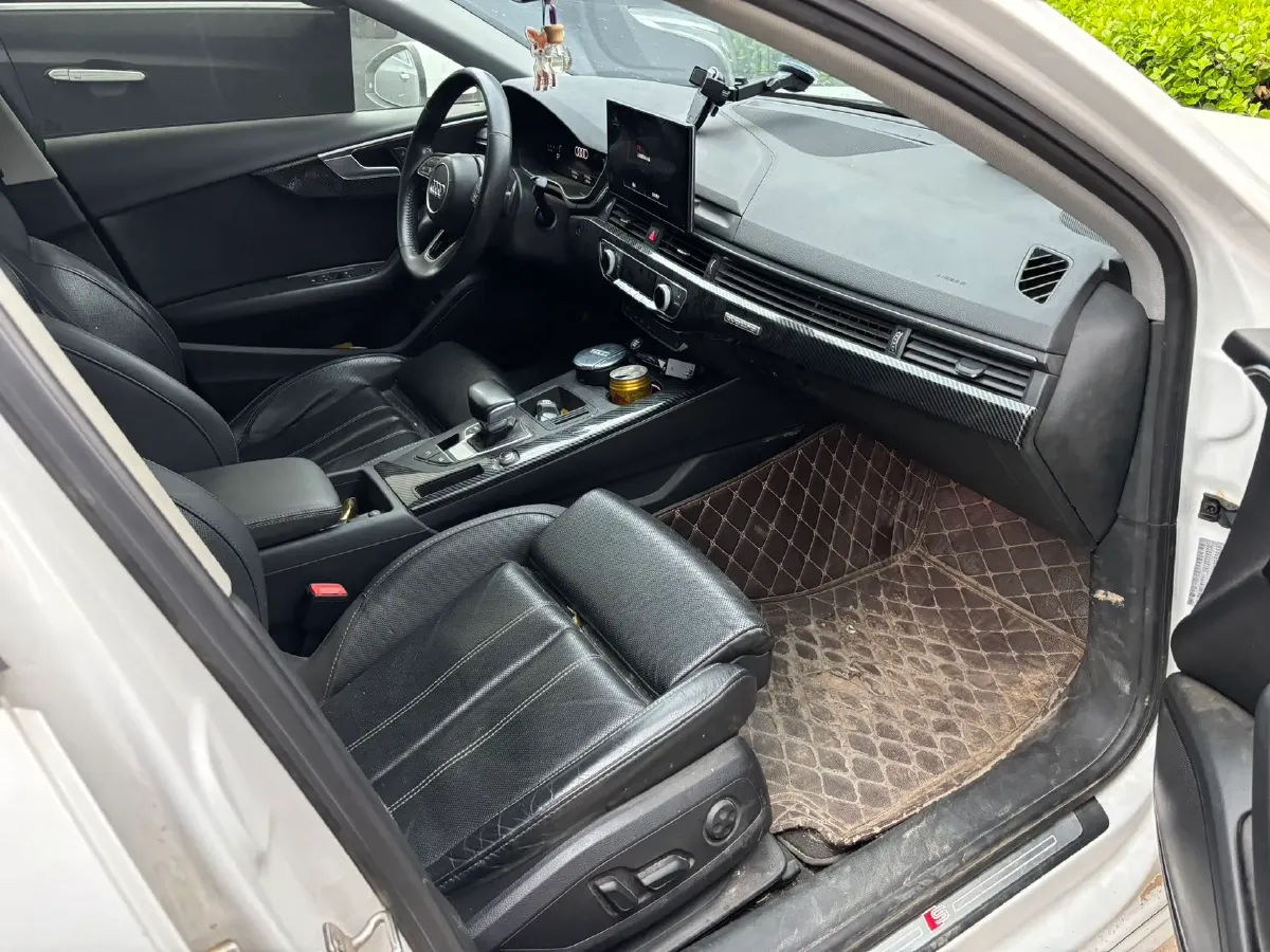 2020 Audi A4L 2.0T 190HP L4 7DCT,autocango,china used car exporter,china ev exporter,chinese used car exporter,chinese used ev exporter