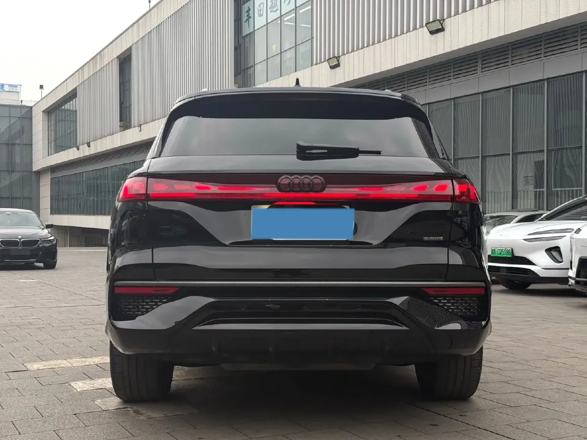 2024 Audi Q6 2.0T 265HP L4 7DCT,autocango,china used car exporter,china ev exporter,chinese used car exporter,chinese used ev exporter