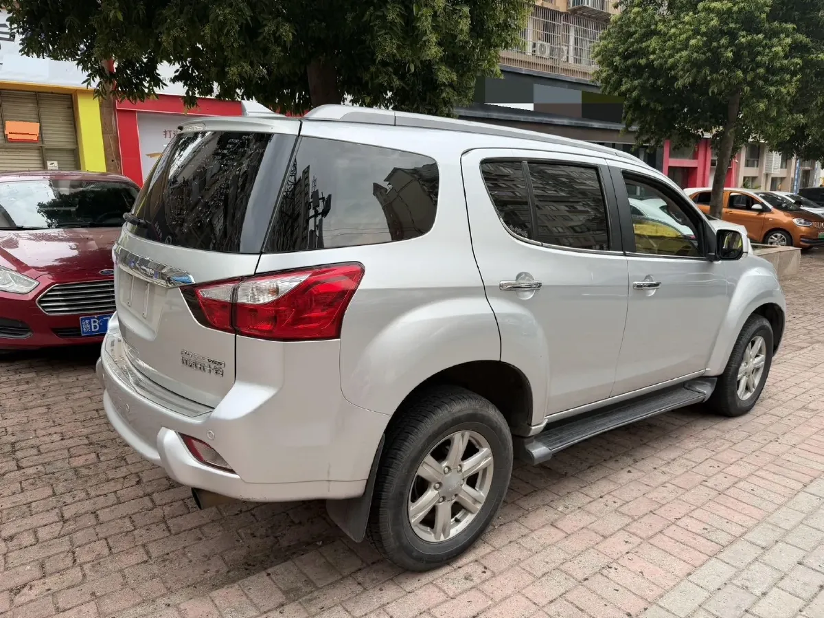 2017 Isuzu Mu-X 3.0T 177HP L4 5AT,autocango,china used car exporter,china ev exporter,chinese used car exporter,chinese used ev exporter