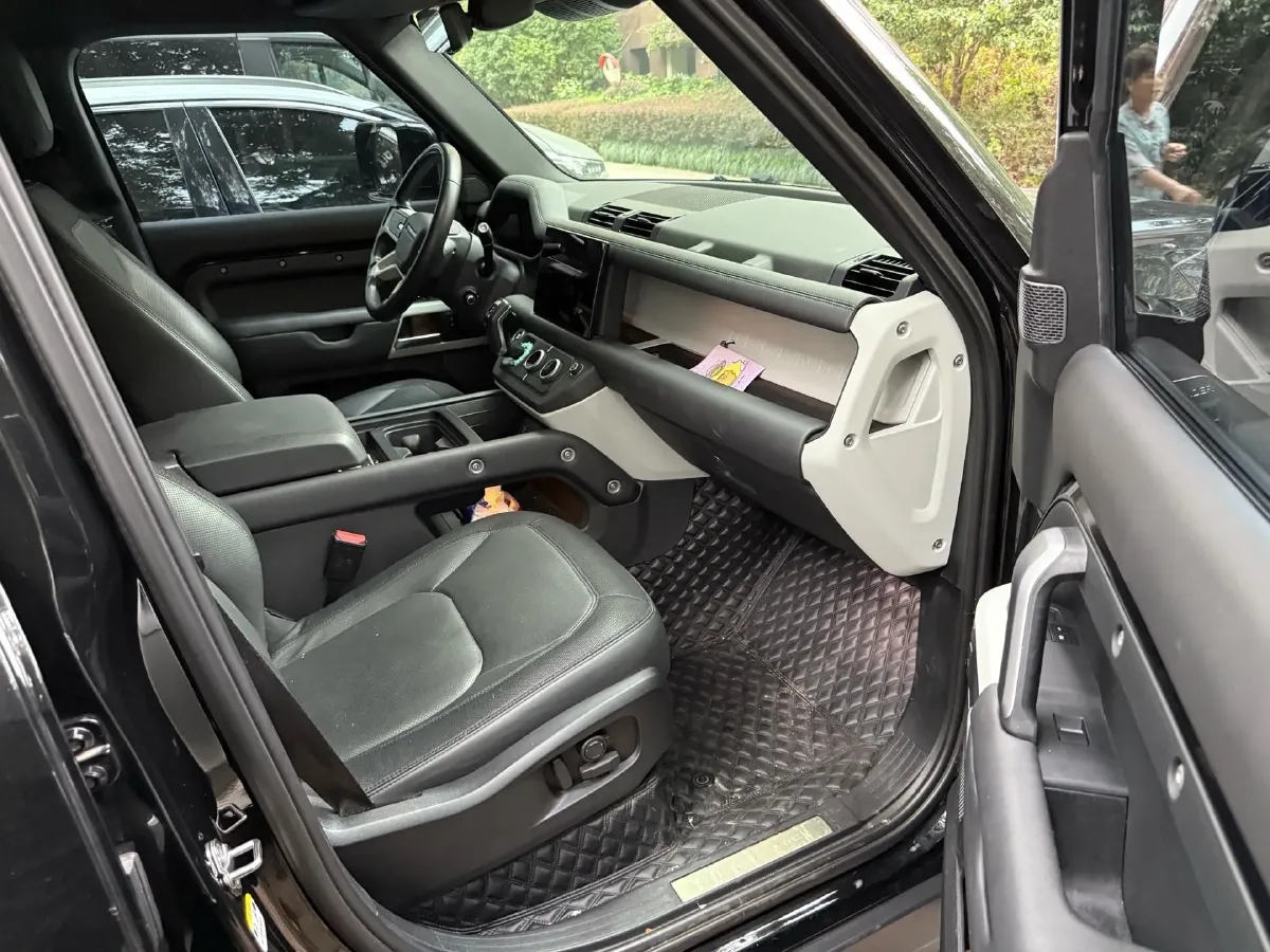 2023 Land Rover Defender 3.0T 400HP L6 8AT,autocango,china used car exporter,china ev exporter,chinese used car exporter,chinese used ev exporter