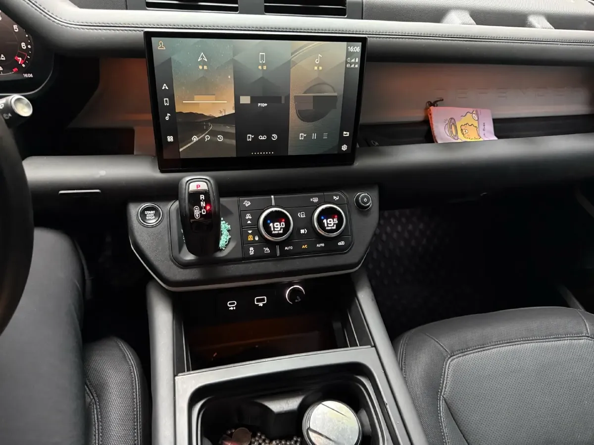 2023 Land Rover Defender 3.0T 400HP L6 8AT,autocango,china used car exporter,china ev exporter,chinese used car exporter,chinese used ev exporter