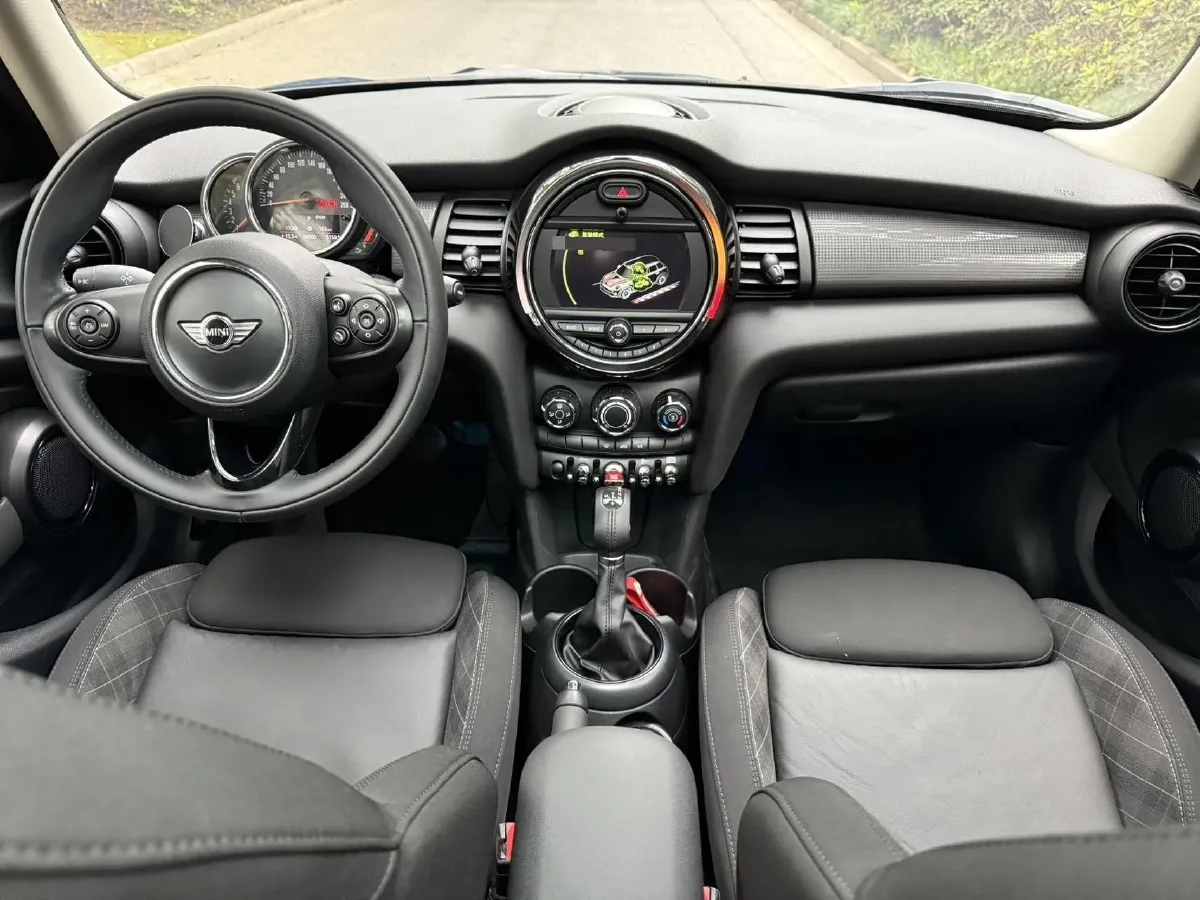 2016 MINI MINI 1.5T 136HP L3 6AT,autocango,china used car exporter,china ev exporter,chinese used car exporter,chinese used ev exporter