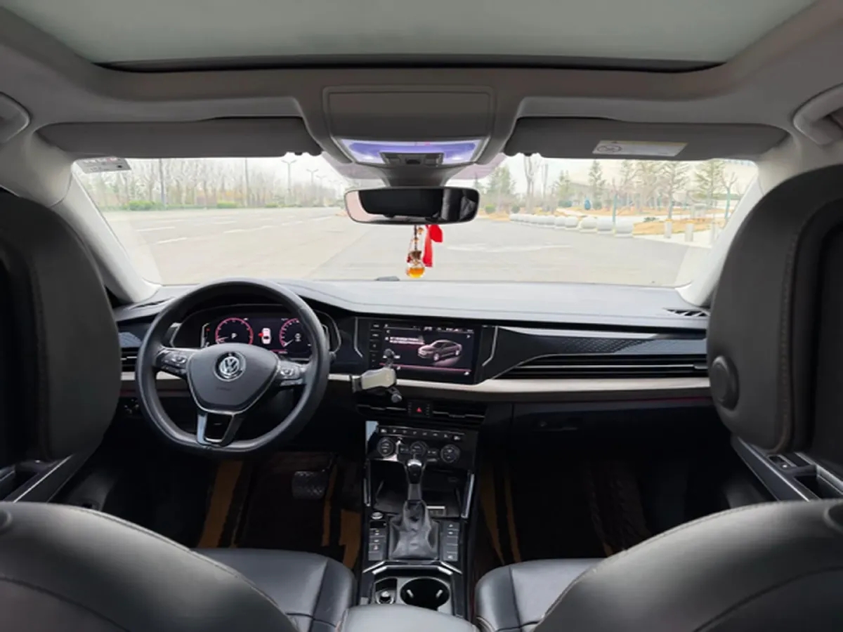 2019 Volkswagen Passat 2.0T 220HP L4 7DCT,autocango,china used car exporter,china ev exporter,chinese used car exporter,chinese used ev exporter