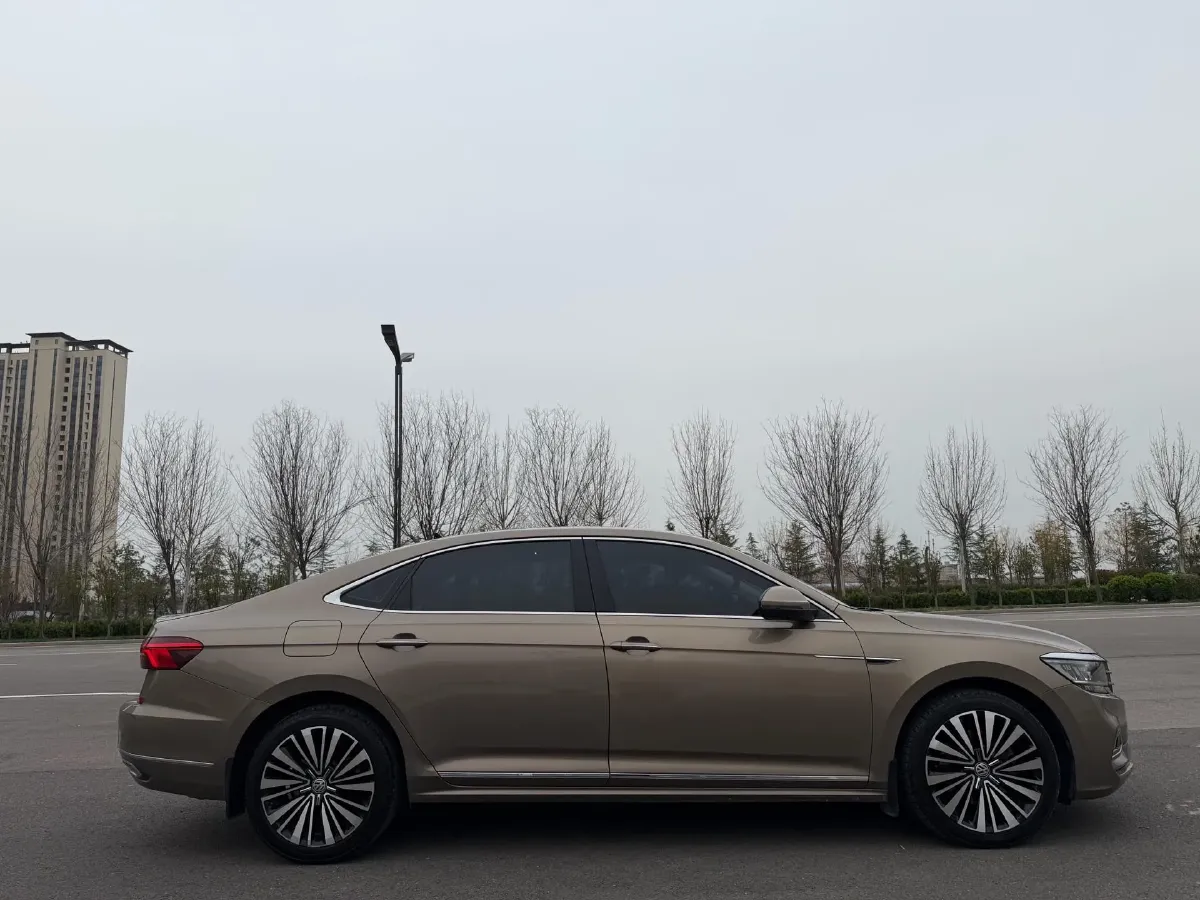 2019 Volkswagen Passat 2.0T 220HP L4 7DCT,autocango,china used car exporter,china ev exporter,chinese used car exporter,chinese used ev exporter