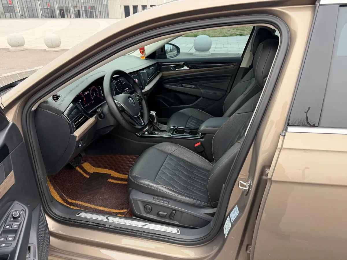 2019 Volkswagen Passat 2.0T 220HP L4 7DCT,autocango,china used car exporter,china ev exporter,chinese used car exporter,chinese used ev exporter