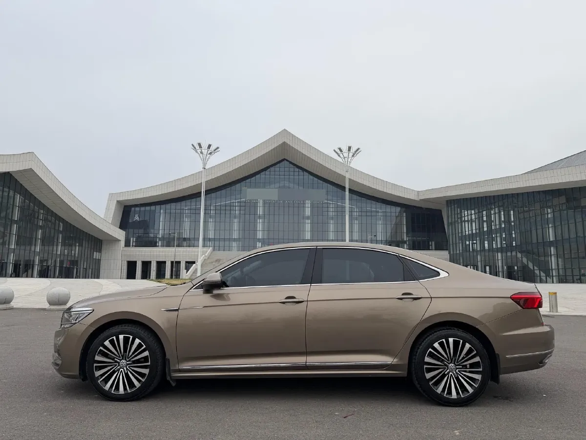 2019 Volkswagen Passat 2.0T 220HP L4 7DCT,autocango,china used car exporter,china ev exporter,chinese used car exporter,chinese used ev exporter