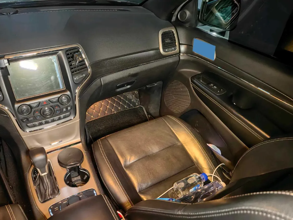 2017 Jeep Grand Cherokee 3.0L 234HP V6 8AT,autocango,china used car exporter,china ev exporter,chinese used car exporter,chinese used ev exporter