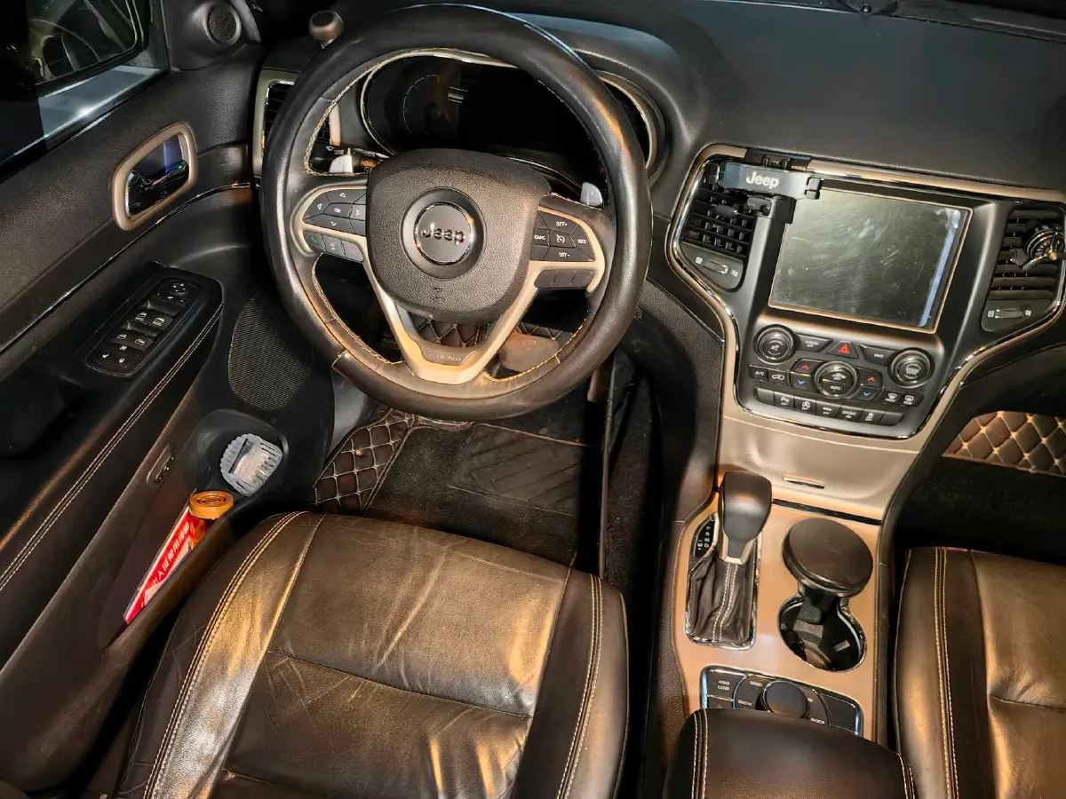 2017 Jeep Grand Cherokee 3.0L 234HP V6 8AT,autocango,china used car exporter,china ev exporter,chinese used car exporter,chinese used ev exporter