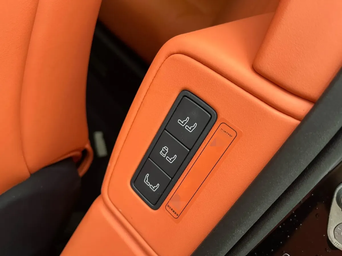 2025 LYNK&CO 900 1.5T 190HP L4 3DHT PHEV,autocango,china used car exporter,china ev exporter,chinese used car exporter,chinese used ev exporter