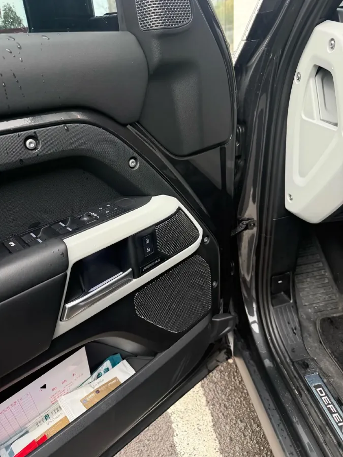 2023 Land Rover Defender 3.0T 400HP L6 8AT,autocango,china used car exporter,china ev exporter,chinese used car exporter,chinese used ev exporter