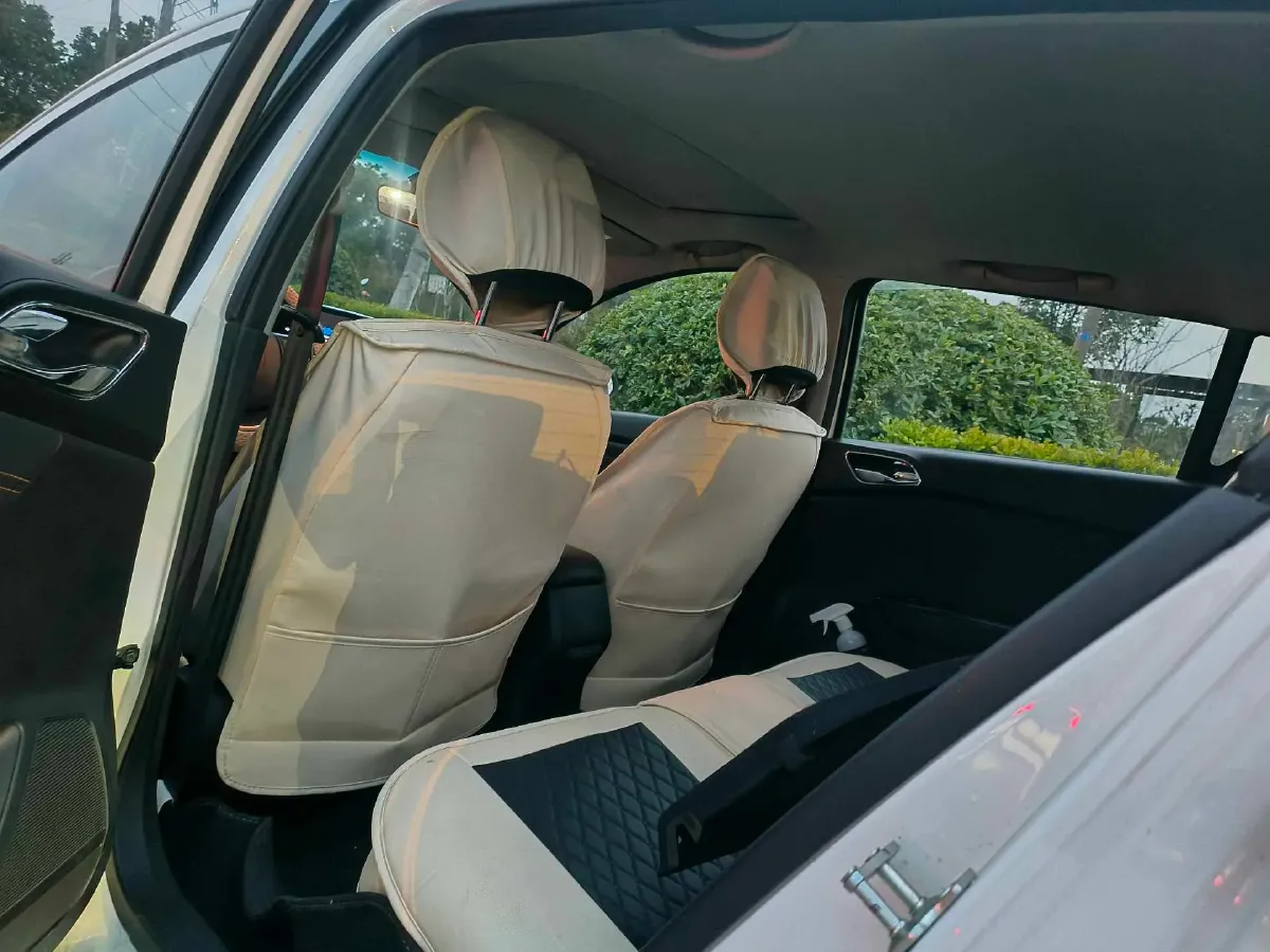 2017 BaoJun 310 1.5L 112HP L4 6MT,autocango,china used car exporter,china ev exporter,chinese used car exporter,chinese used ev exporter