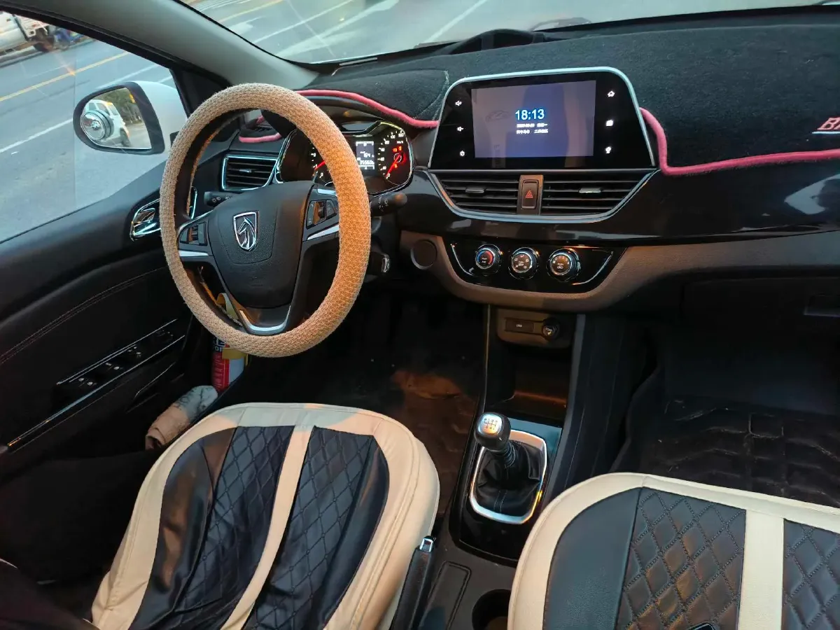 2017 BaoJun 310 1.5L 112HP L4 6MT,autocango,china used car exporter,china ev exporter,chinese used car exporter,chinese used ev exporter