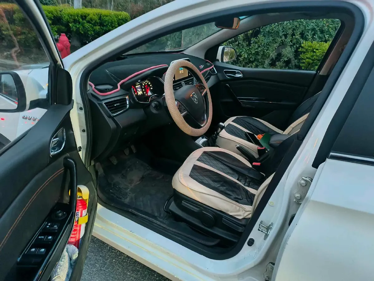 2017 BaoJun 310 1.5L 112HP L4 6MT,autocango,china used car exporter,china ev exporter,chinese used car exporter,chinese used ev exporter