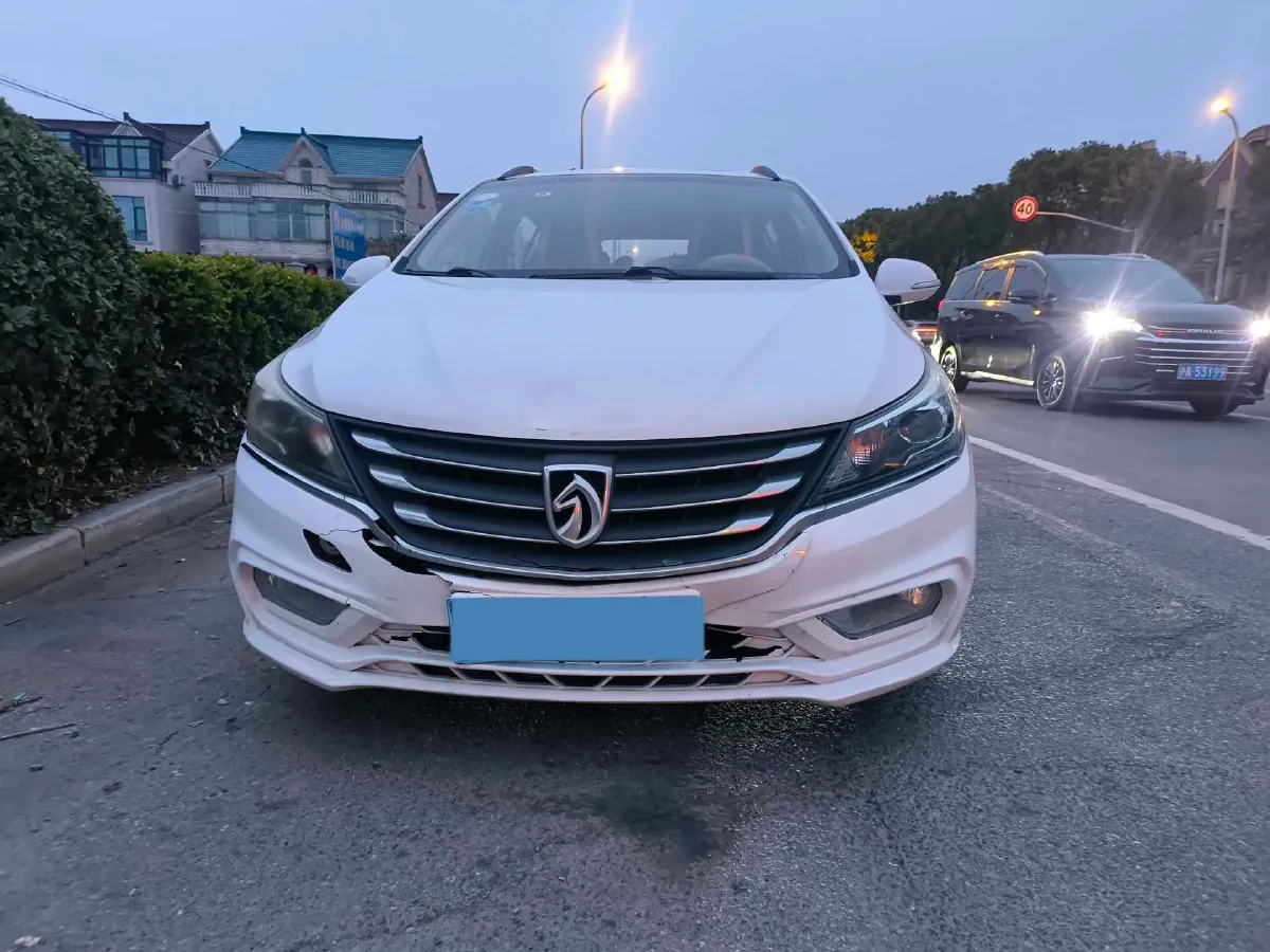 2017 BaoJun 310 1.5L 112HP L4 6MT,autocango,china used car exporter,china ev exporter,chinese used car exporter,chinese used ev exporter