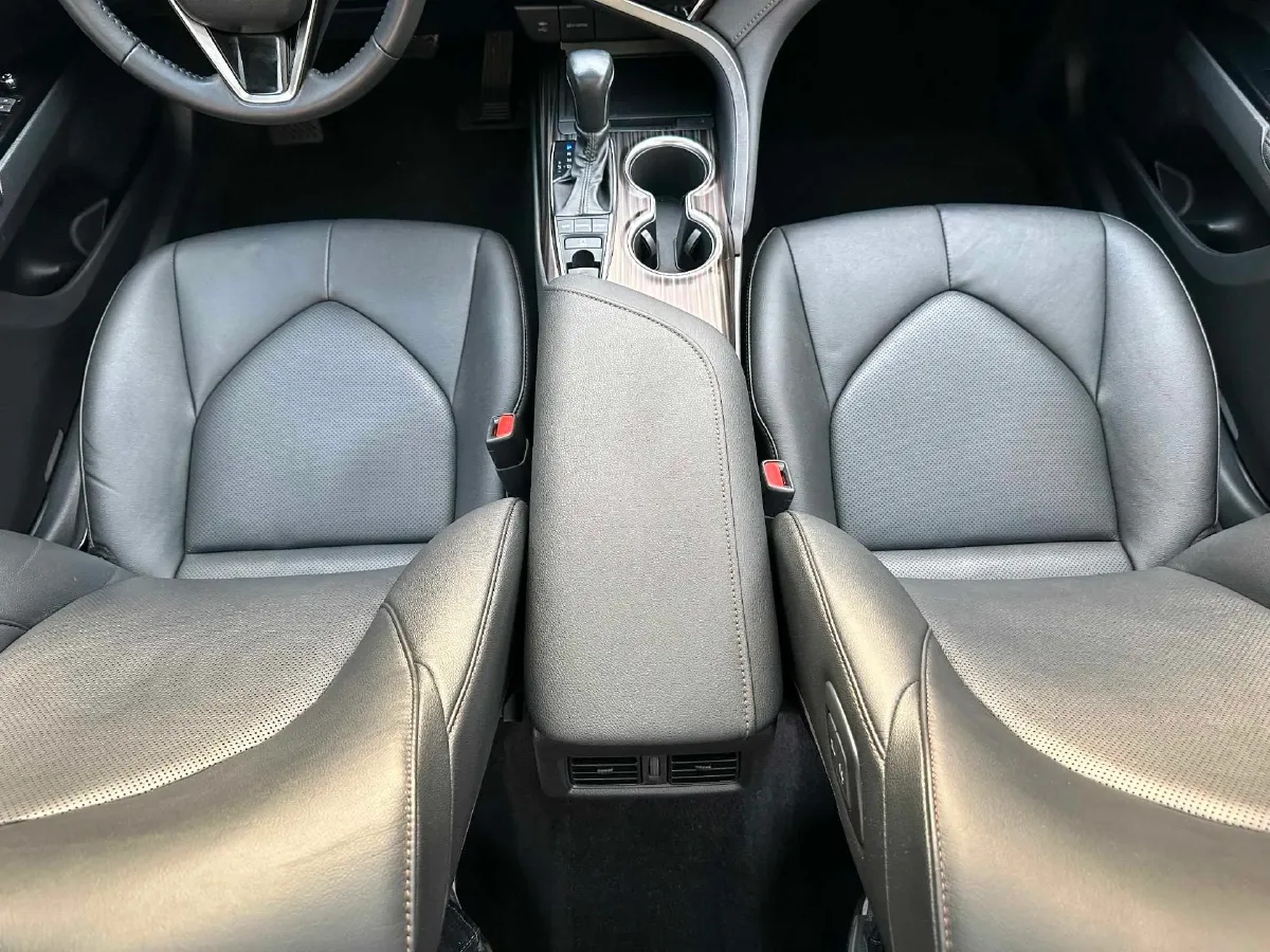 2019 Toyota Camry 2.5L 209HP L4 8AT,autocango,china used car exporter,china ev exporter,chinese used car exporter,chinese used ev exporter